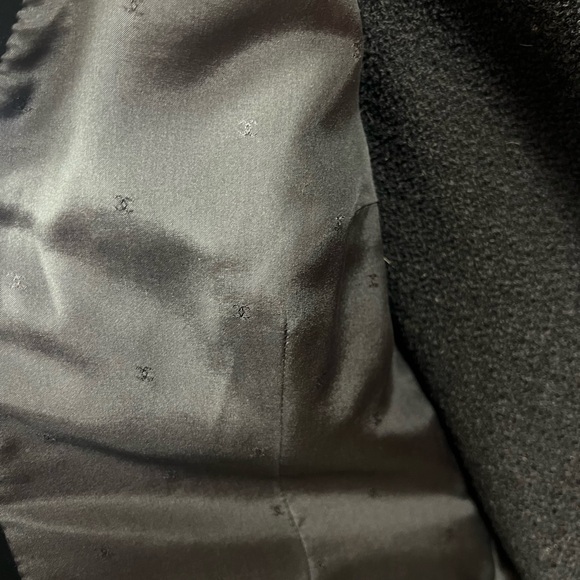 Chanel suit - Picture 4 of 8